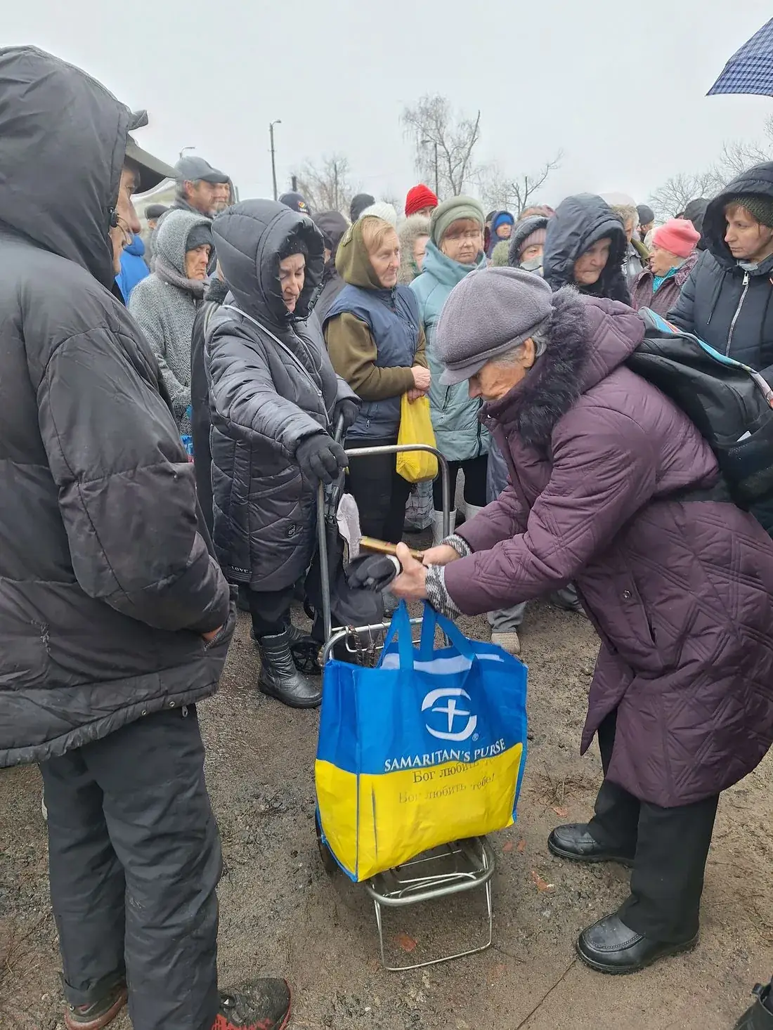 Допомога жителям, які проживають близько до лінії фронту